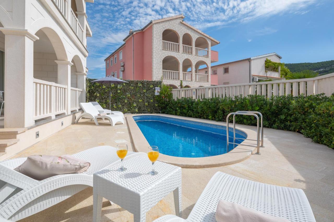 Villa Authentica With Heated Pool Гребастика Экстерьер фото
